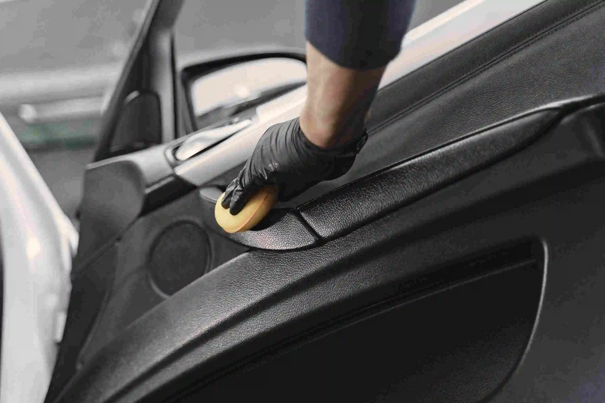 Maklon Pembersih Mobil: Cara Membuat Produk Autocare dengan Merek Sendiri