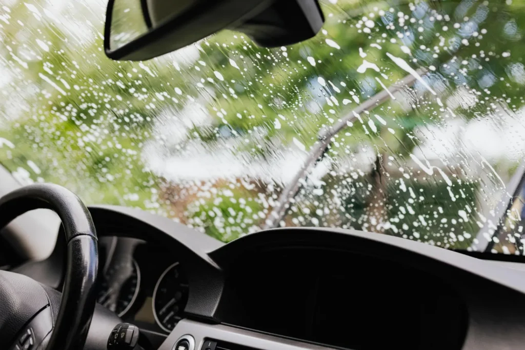 Panduan cara merawat dashboard mobil agar tidak kusam dan retak