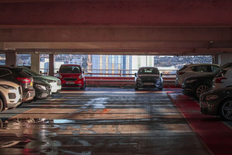 Panduan praktis merawat mobil jarang dipakai di garasi rumah