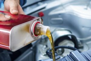 Dampak Negatif Jarang Mengganti Oli pada Mobil​