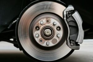 Menjaga Sistem Pengereman Tetap Bersih dan Responsif