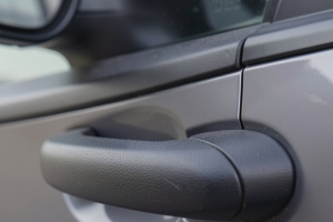 Melindungi dan Merawat Komponen Karet serta Plastik Kendaraan