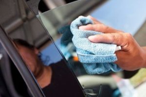 Menjaga Kaca Kendaraan Tetap Jernih untuk Visibilitas Optimal