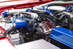 Cara Membersihkan Mesin Mobil Aman