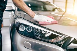 Membersihkan Mobil Tanpa Air, Apakah Aman untuk Cat?